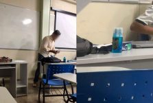 professor-da-unifap-e-denunciado-apos-usar-garrafa-com-simbolo-nazista-em-sala-de-aula