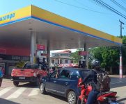 motoristas-enfrentam-pelo-4°-dia-filas-extensas-em-postos-de-gasolina-em-macapa;-veja-video