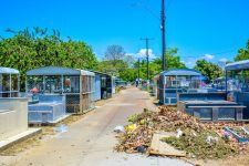 cemiterios-de-macapa-recebem-servicos-de-limpeza-para-o-dia-de-finados