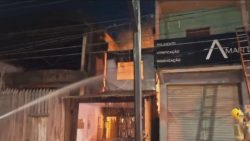 incendio-destroi-casa-que-servia-como-deposito-no-centro-de-macapa;-ninguem-ficou-ferido