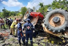 homem-fica-preso-as-ferragens-apos-trator-tombar-em-area-rural-de-macapa