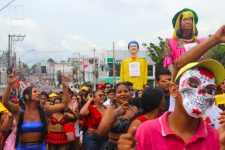 carnaval-2024:-59a-edicao-do-bloco-‘a-banda’-arrasta-multidoes-pelas-ruas-de-macapa